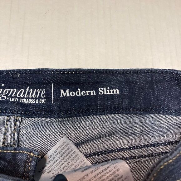 LEVI STRAUSS Signature distressed Women’s jeans Size 30 Inseam 28” Blue DarkWash - Picture 9 of 12